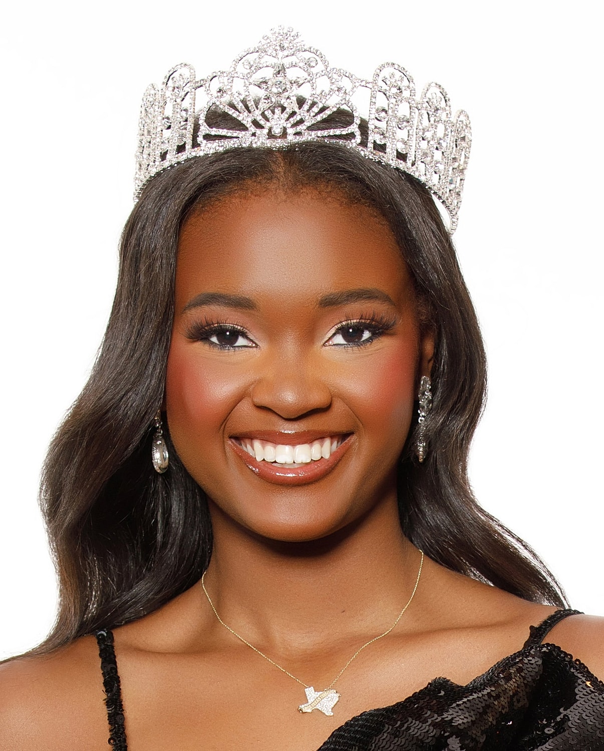Smiling woman wearing a crown and necklace.